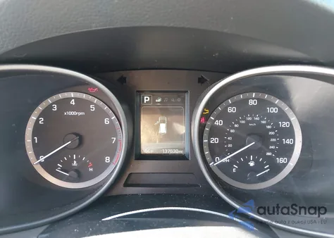 2017 Hyundai Santa Fe Sport 2.4L z USA, uszkodzony, nr VIN 5NMZTDLB1HH028212